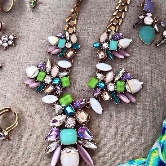 Stella & Dot | Mint Green + Crystal Retired Trellis Statement Necklace - Picture 7 of 10